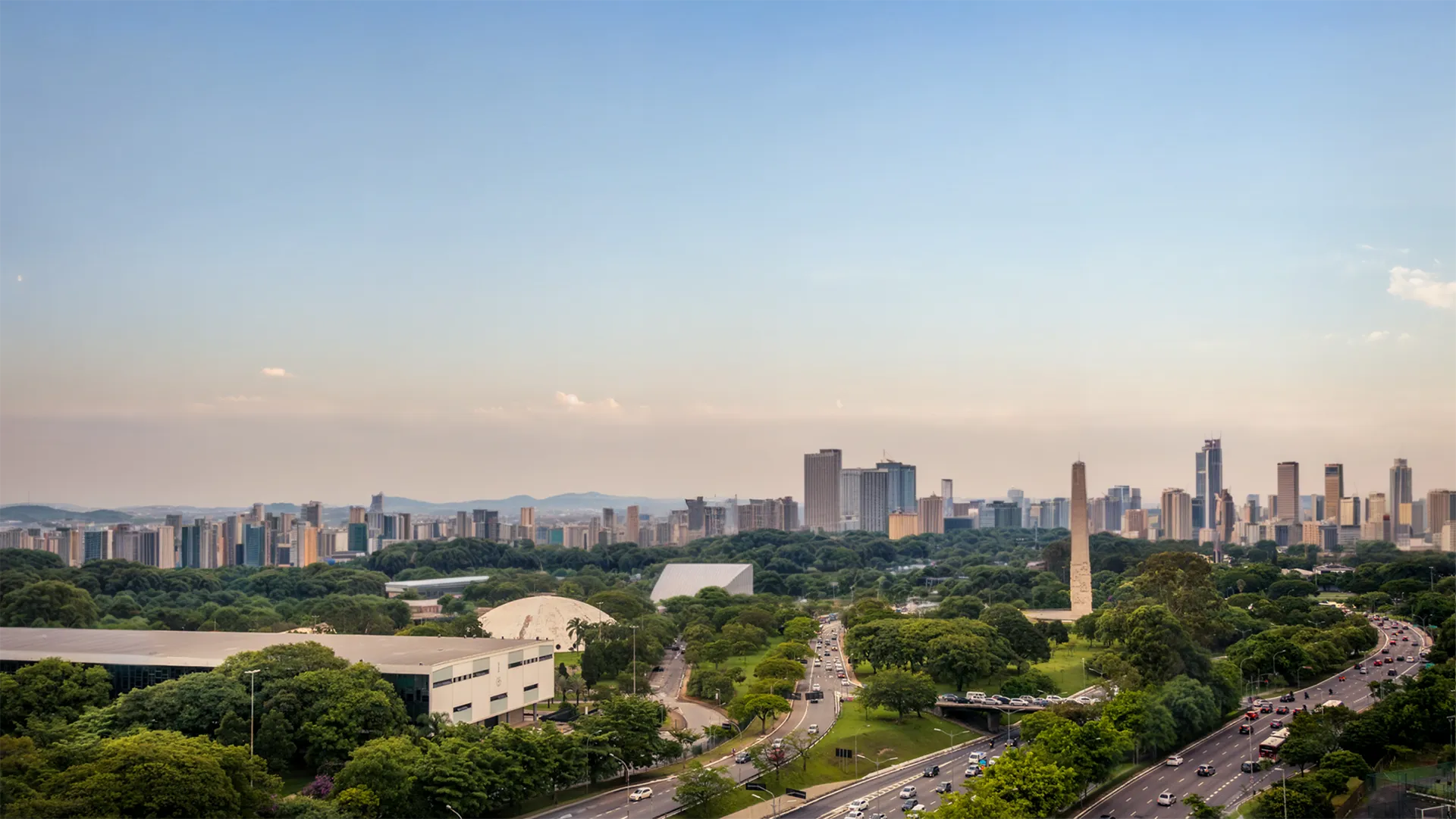 Vista aérea do Parque Ibirapuera, na região do Taj Ibirapuera. Imagem ilustrativa